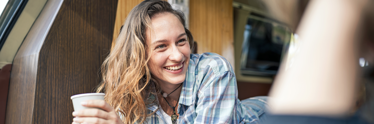 illustratieve foto inleg-vrouw-lacht