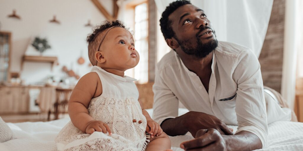 Illustratie vader en baby thuis