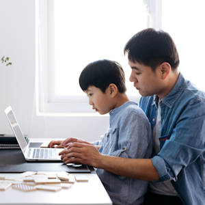 illustratie man met kind op schoot