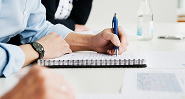 illustratieve foto uit-elkaar-gaan-tekenen-contract