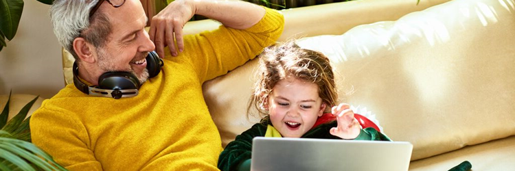 illustratieve foto nettopensioen-man-kind-lacht